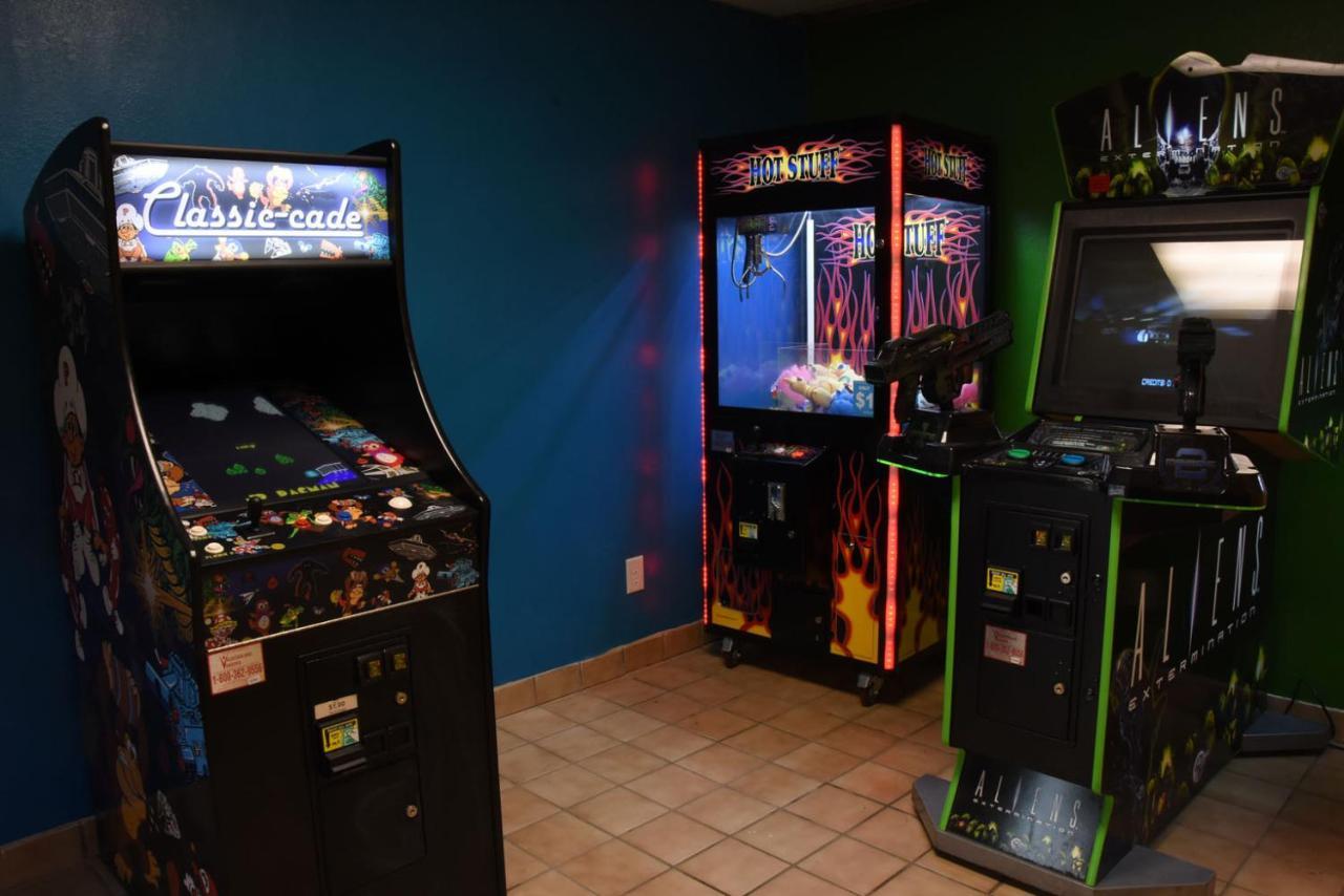 Woodside Dells Hotel & Suites Wisconsin Dells Bagian luar foto