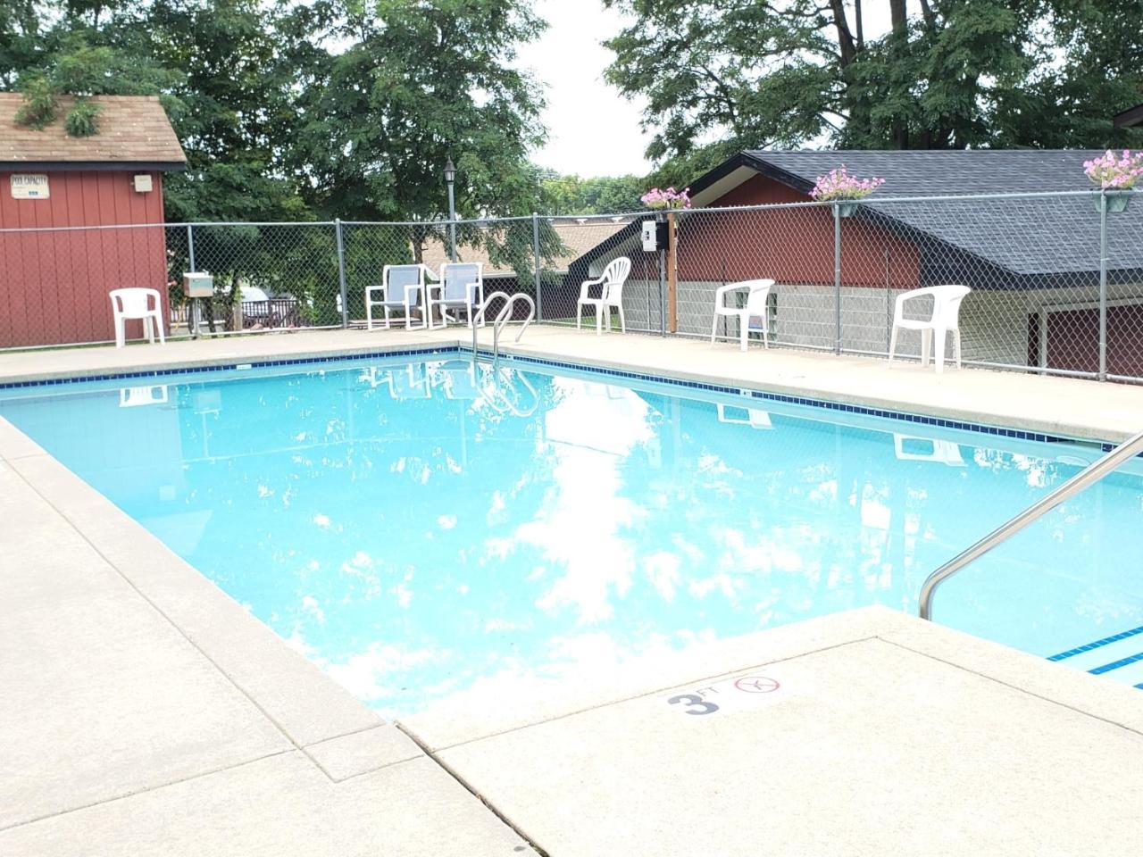 Woodside Dells Hotel & Suites Wisconsin Dells Bagian luar foto