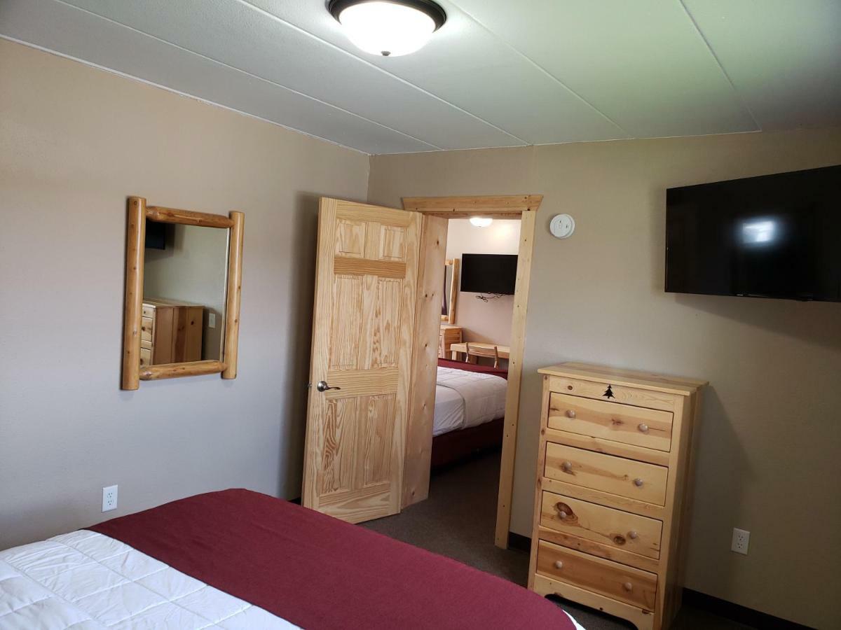 Woodside Dells Hotel & Suites Wisconsin Dells Bagian luar foto