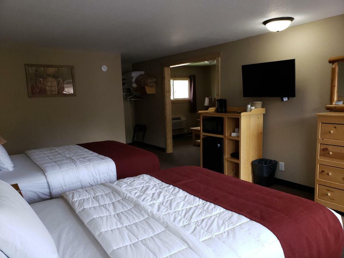Woodside Dells Hotel & Suites Wisconsin Dells Bagian luar foto
